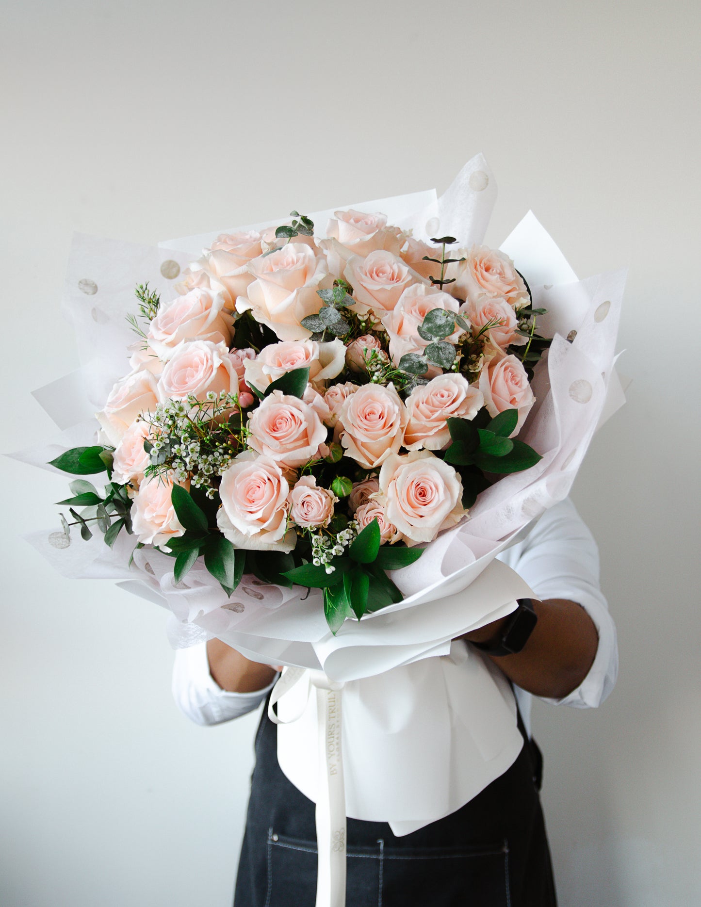 Amara - Classic 24 Rose Bouquet