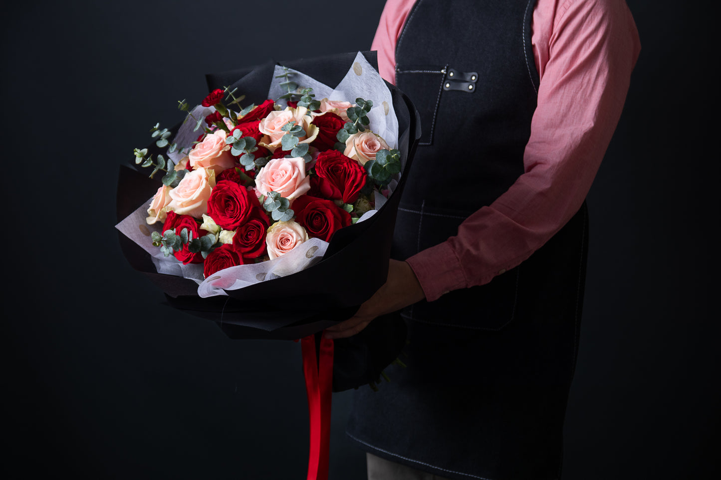 Amara - Classic 24 Rose Bouquet