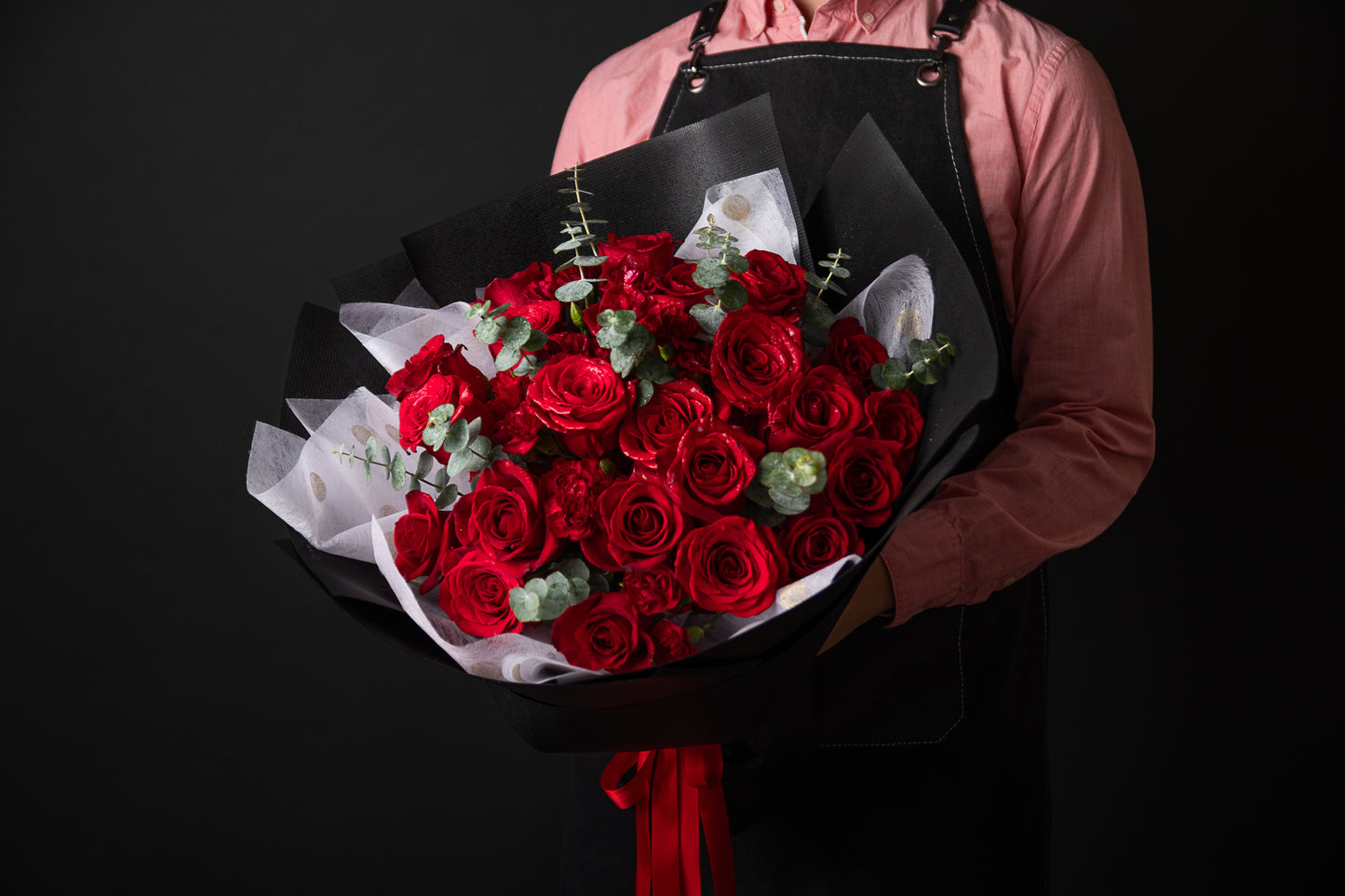 Amara - Classic 24 Rose Bouquet