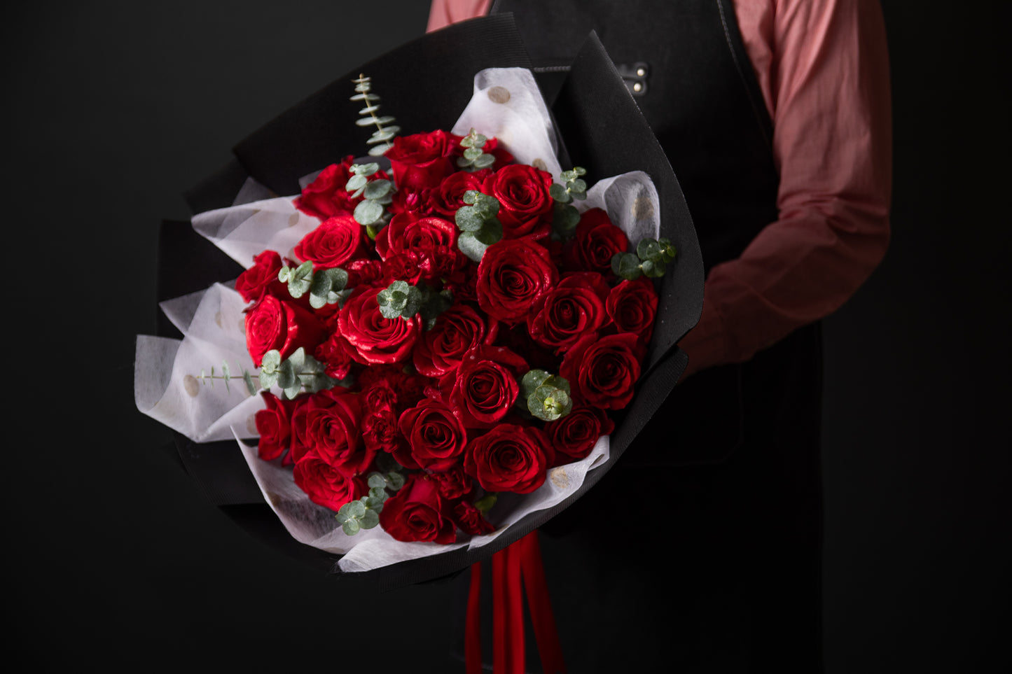 Amara - Classic 24 Rose Bouquet