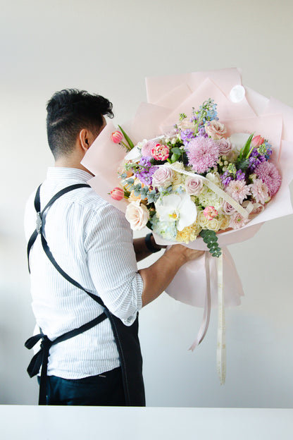 Juliette - A romantic lavish bouquet