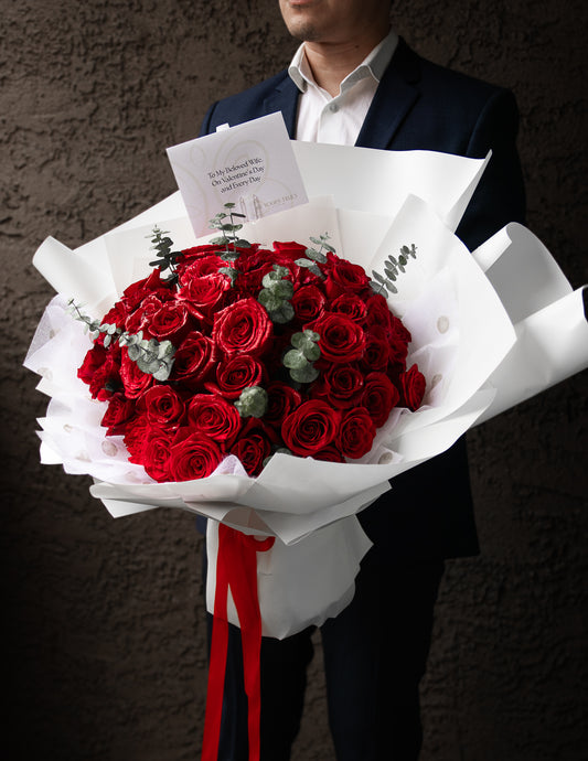 Leonor - 50 Stems Rose Bouquet