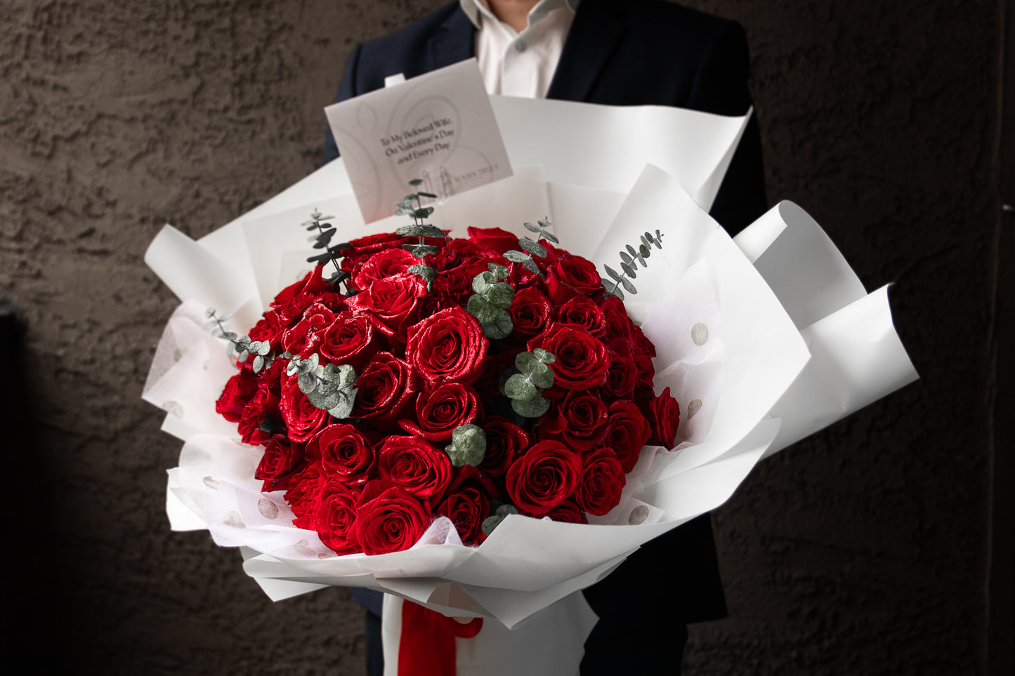 Leonor - 50 Stems Rose Bouquet