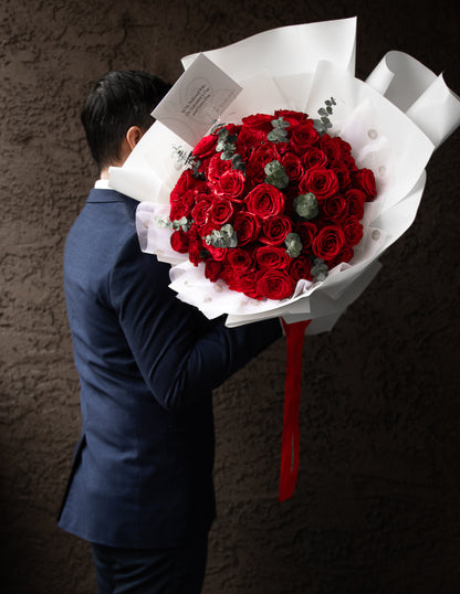 Leonor - 50 Stems Rose Bouquet