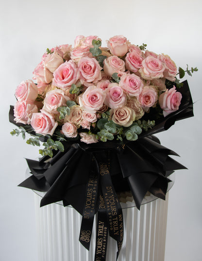 Elizabeth - 100 Roses Bouquet
