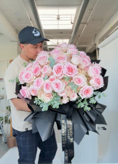 Elizabeth - 100 Roses Bouquet