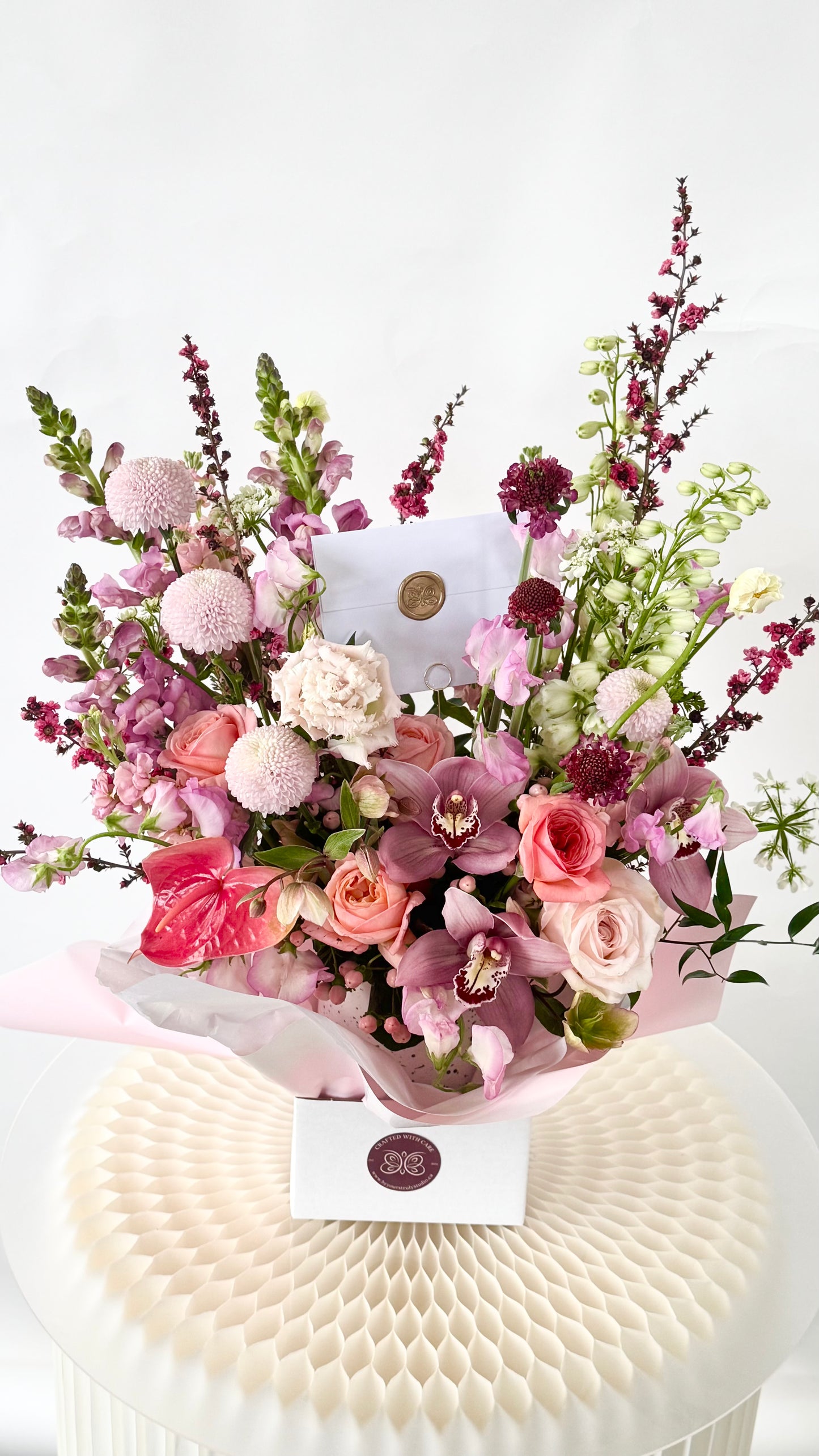 Cerelia - Modern Vase Arrangement