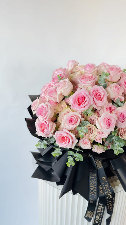 Elizabeth - 100 Roses Bouquet